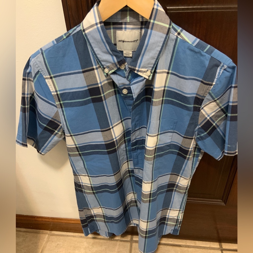 Men's Small American Eagle Short Sleeve Button Up.
